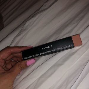 New M.A.C patentpolish lip pencil innocent